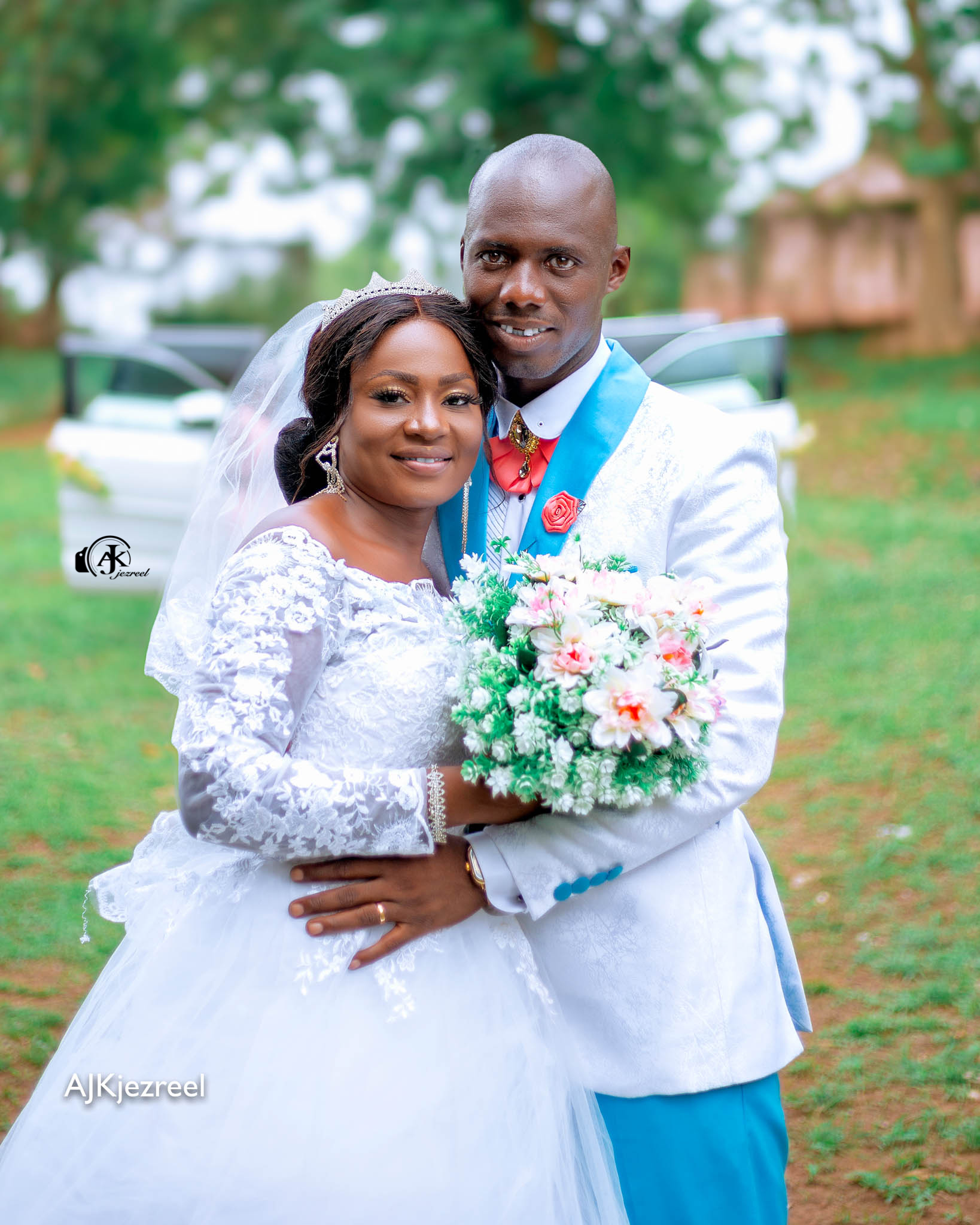 Simple italian pizza with cherry tomatoes